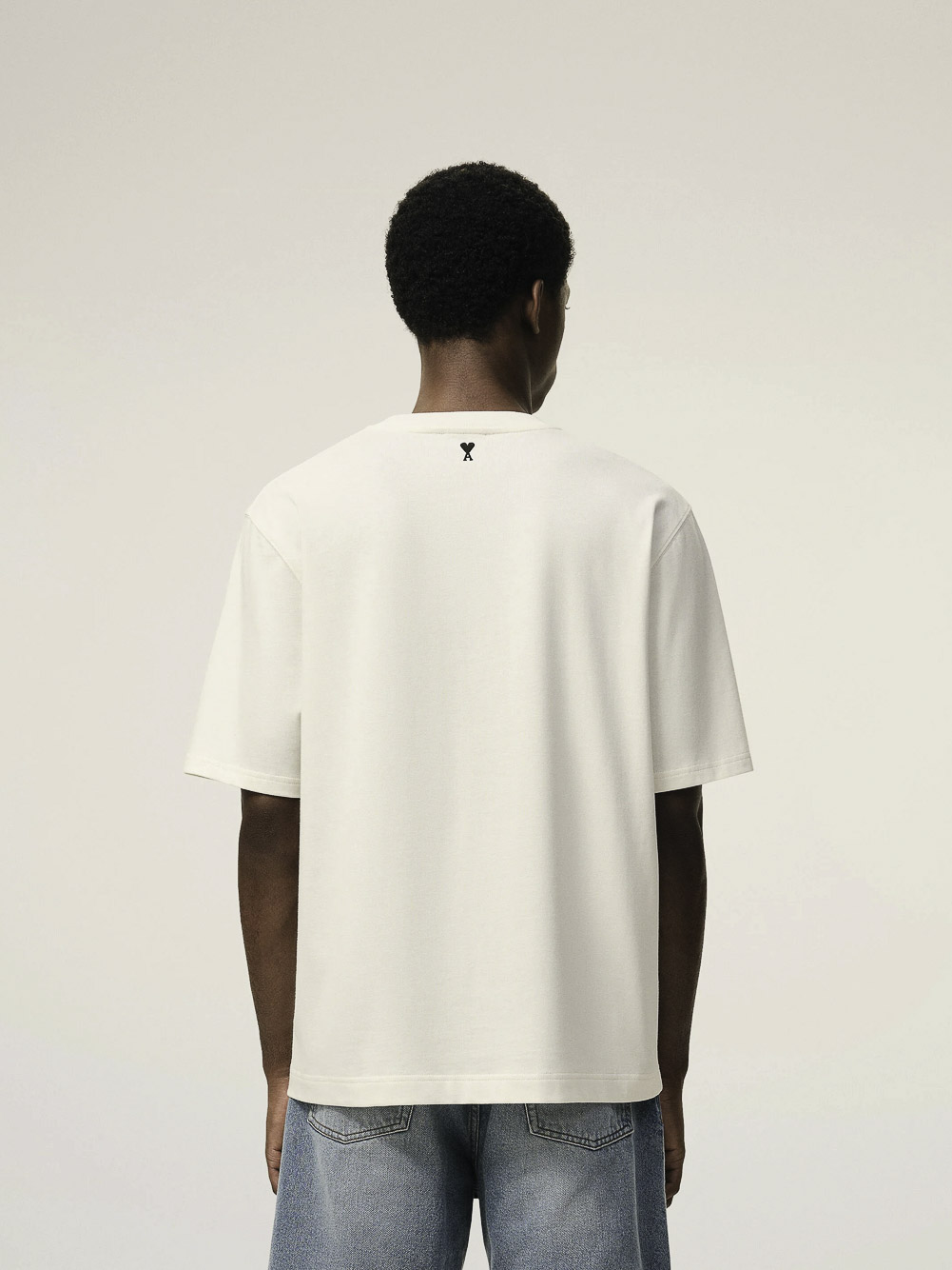 BOXY FIT SHORT SLEEVES TEEHISRT WITH SIGNATURE PRINT AT FRONT