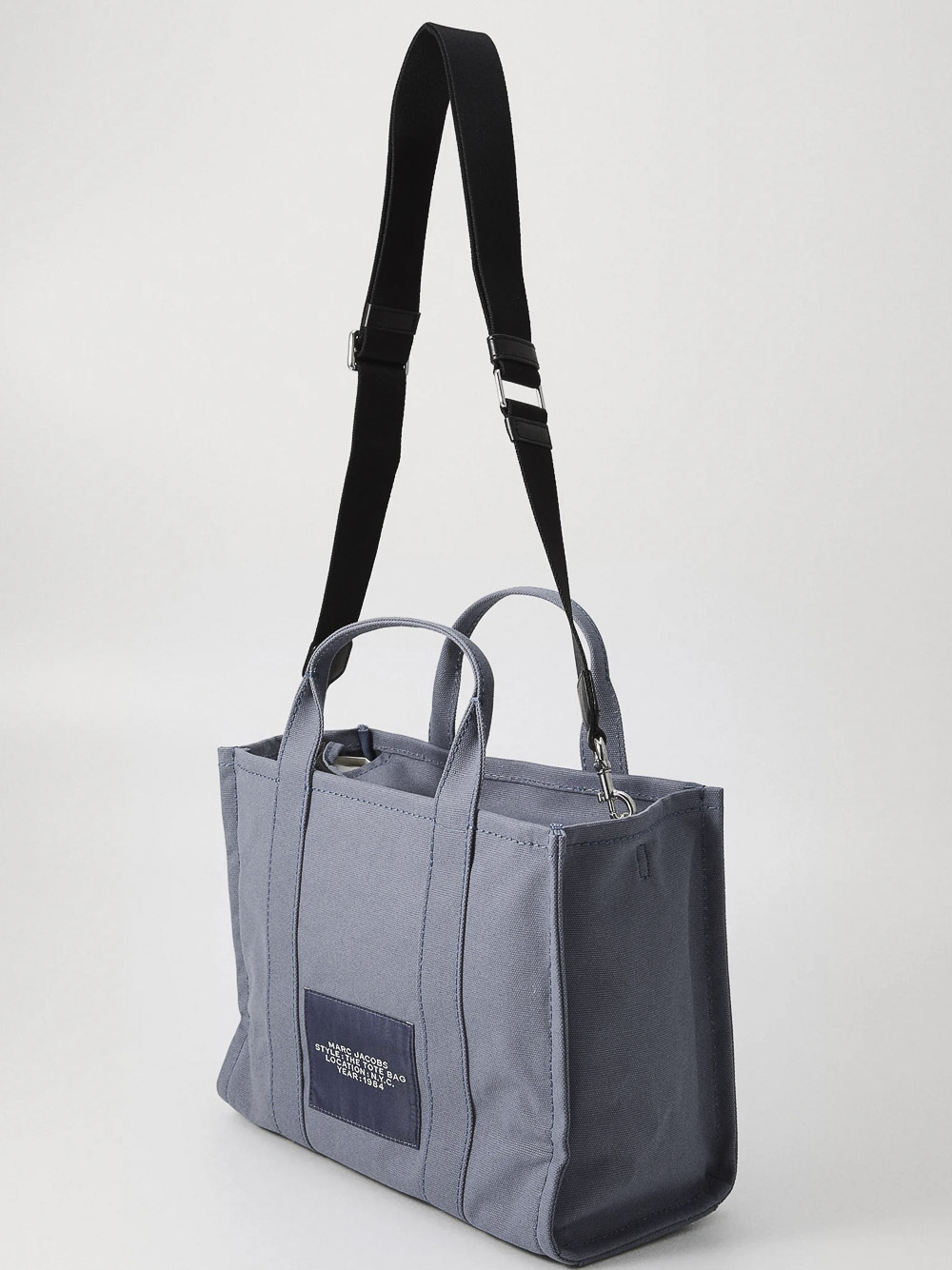 THE MEDIUM TOTE