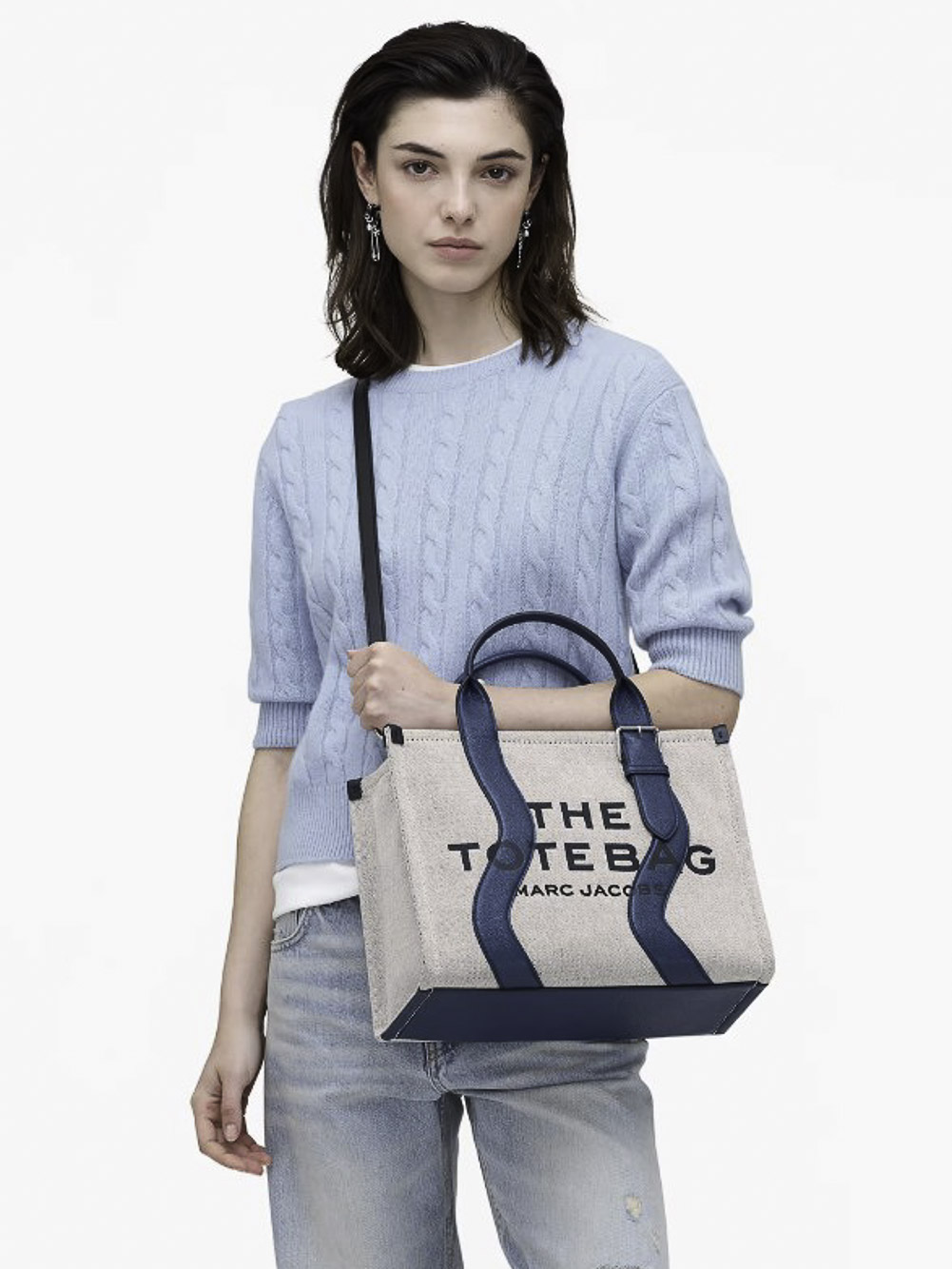 THE MEDIUM TOTE